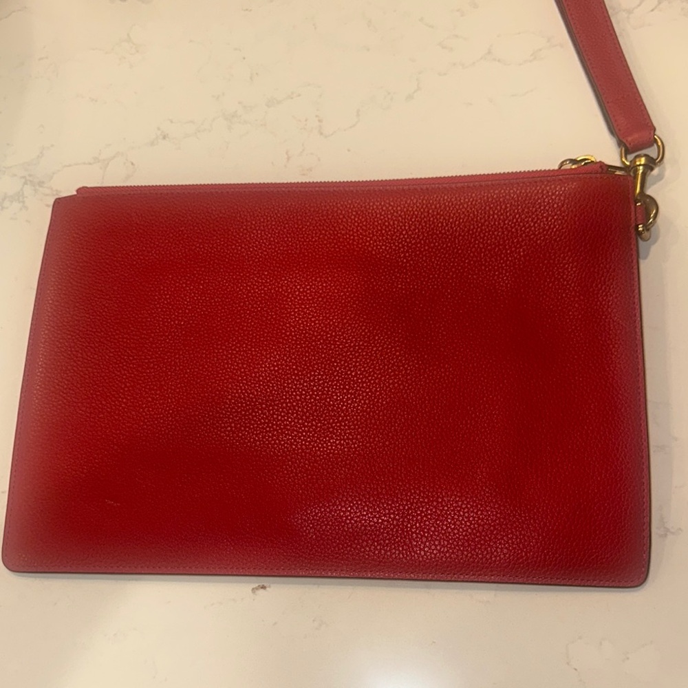 Gucci Red Pebbled Calfskin Leather Clutch / Pouch with GG Logo & gold hardware - Picture 10 of 12